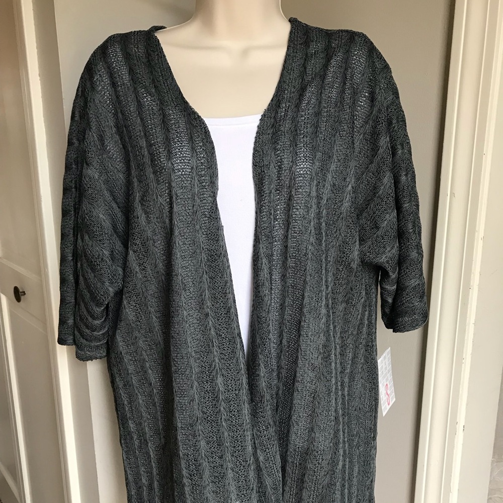 NWT Lularoe Gray Lindsay - S